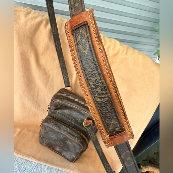 Louis Vuitton Amazone Crossbody Bag - Vintage (Mini Smaller size) - Picture 7 of 17